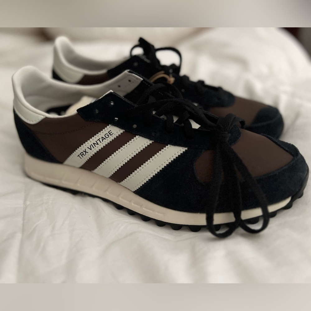 Brand New Adidas Vintage Men’s Size 9.5